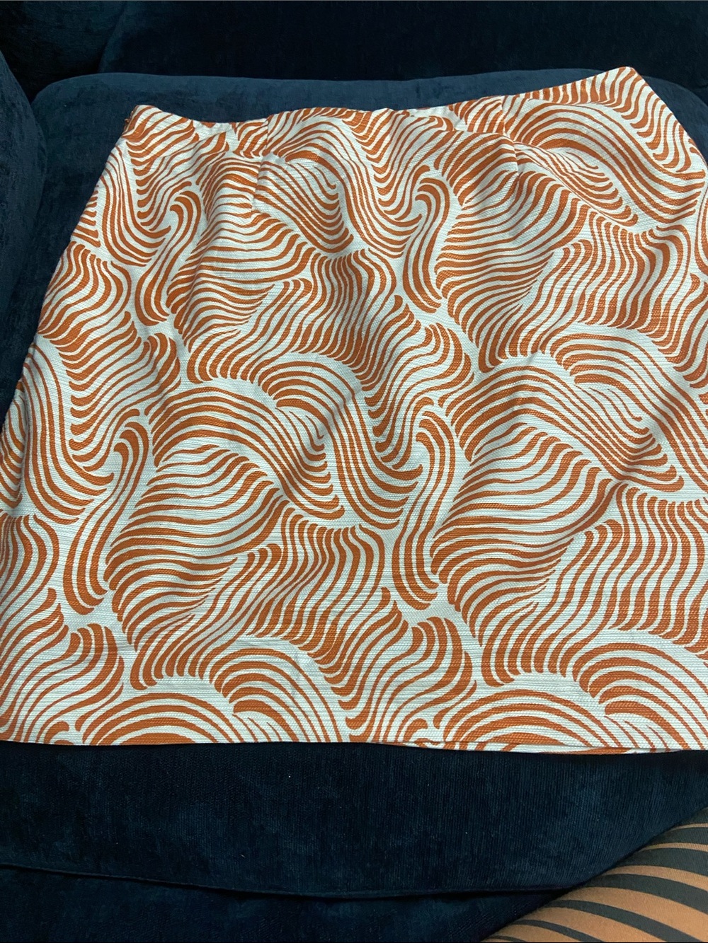 Ann Taylor Midi Skirt in Persimmon Orange and Cream Wave Print. Size 12.